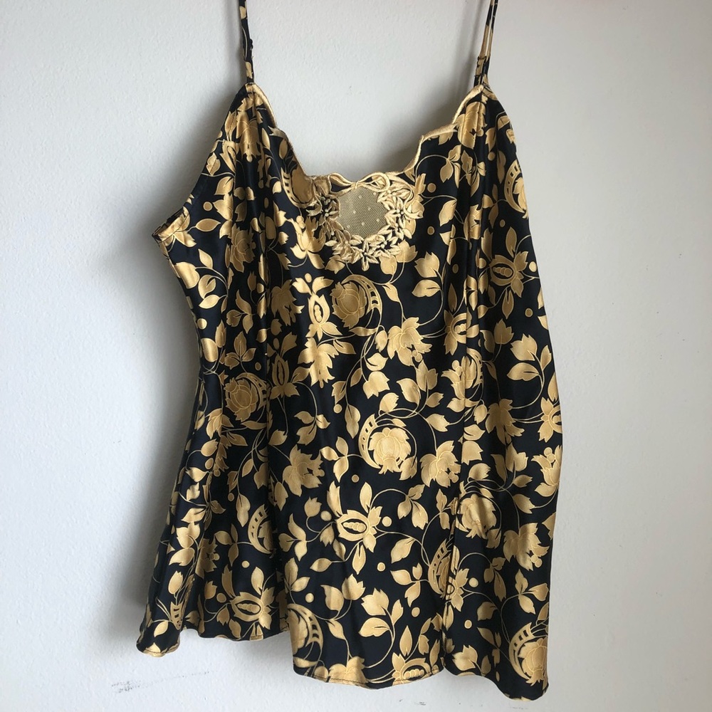 ⭕️SOLD⭕️Victoria secret satin black camisole